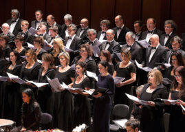 Il Canto del Coro del San Carlo supera i confini: È qui la Pace